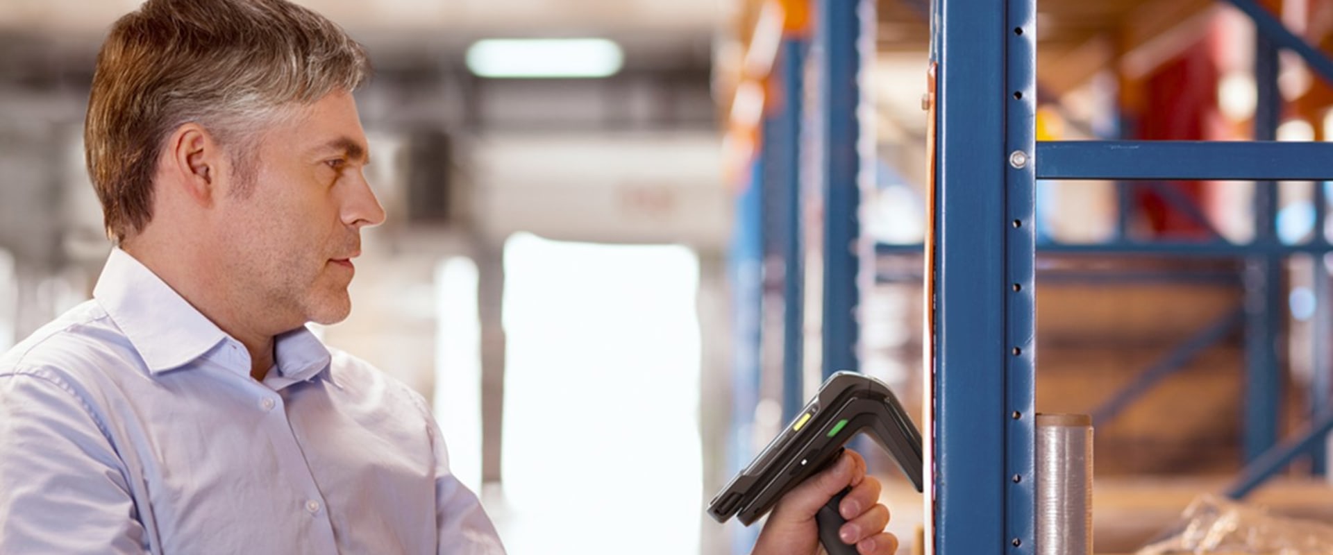 Barcode and RFID Technology: Revolutionizing Warehousing Services